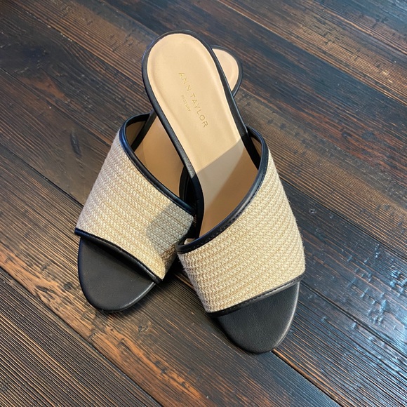 Ann Taylor Factory Womens Size 6.5 Mules - Picture 3 of 9